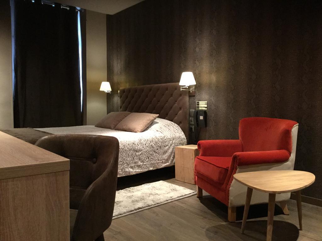 Hotel Du Commerce مونْتوبا الغرفة الصورة